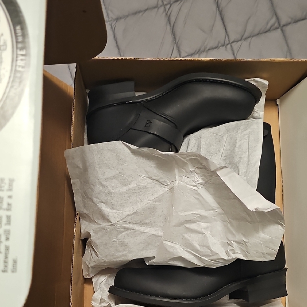 NIB 9.5 Women's Frye Black Leather Engineer Boots - Picture 6 of 8